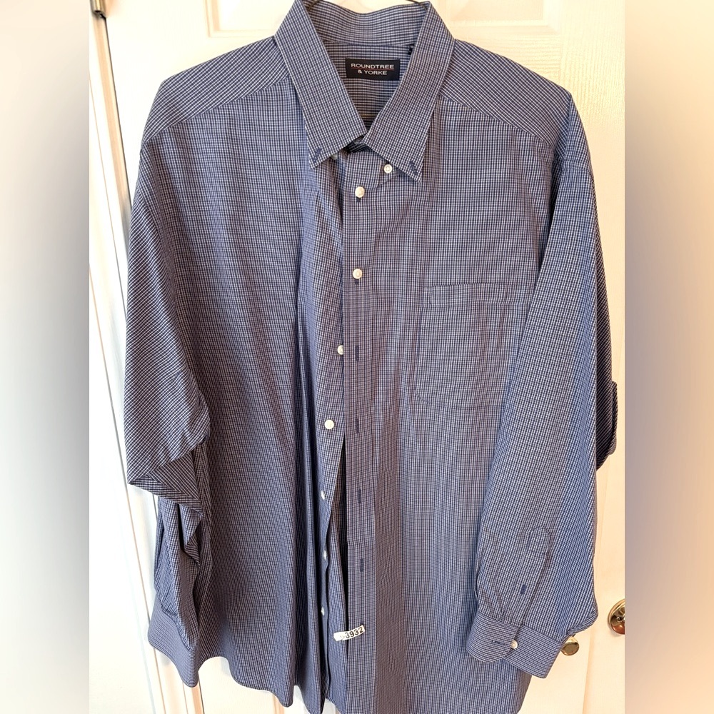 Roundtree & Yorke Blue Dress Shirt with Checkered Pattern